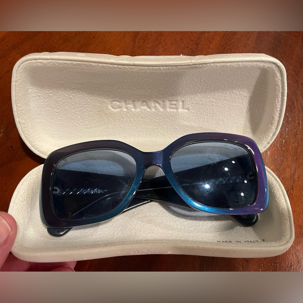 CHANEL 5019 LADIES BLUE/PURPLE GRADIENT SQUARE SUNGLASSES W/ ORIG QUILTED CASE - Picture 2 of 12